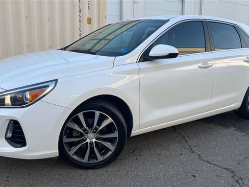 Used 2018 Hyundai Elantra GT FWD image 3