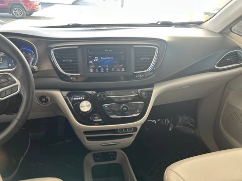 Used 2021 Chrysler Voyager Lxi FWD image 22
