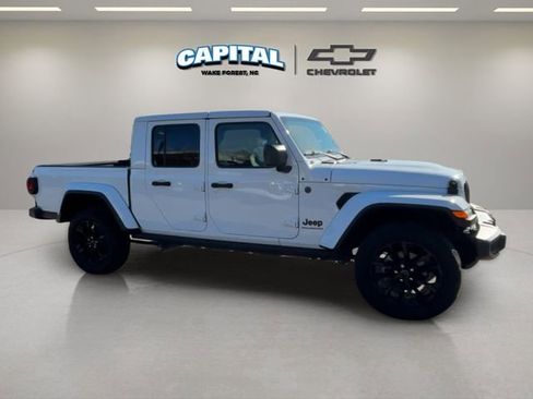 Used 2025 Jeep Gladiator Nighthawk image 6