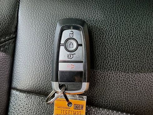 Used 2020 Ford Expedition XLT w/ Equipment Group 201A AWD/4WD image 29