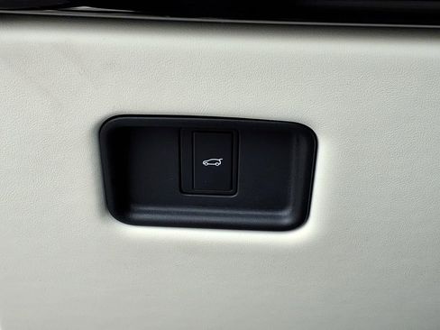 Used 2023 Land Rover Range Rover SE image 19