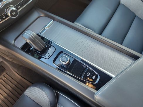 Used 2022 Volvo XC60 B5 R-Design w/ Advanced Package image 16