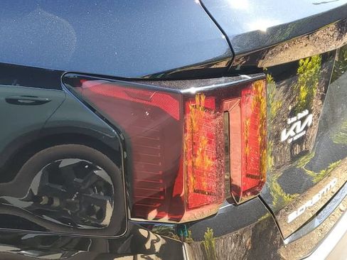 Used 2025 Kia Sorento S AWD/4WD image 8