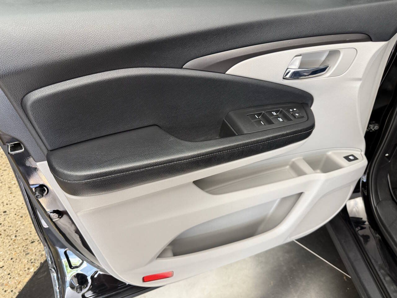 Used 2017 Honda Pilot LX image 18