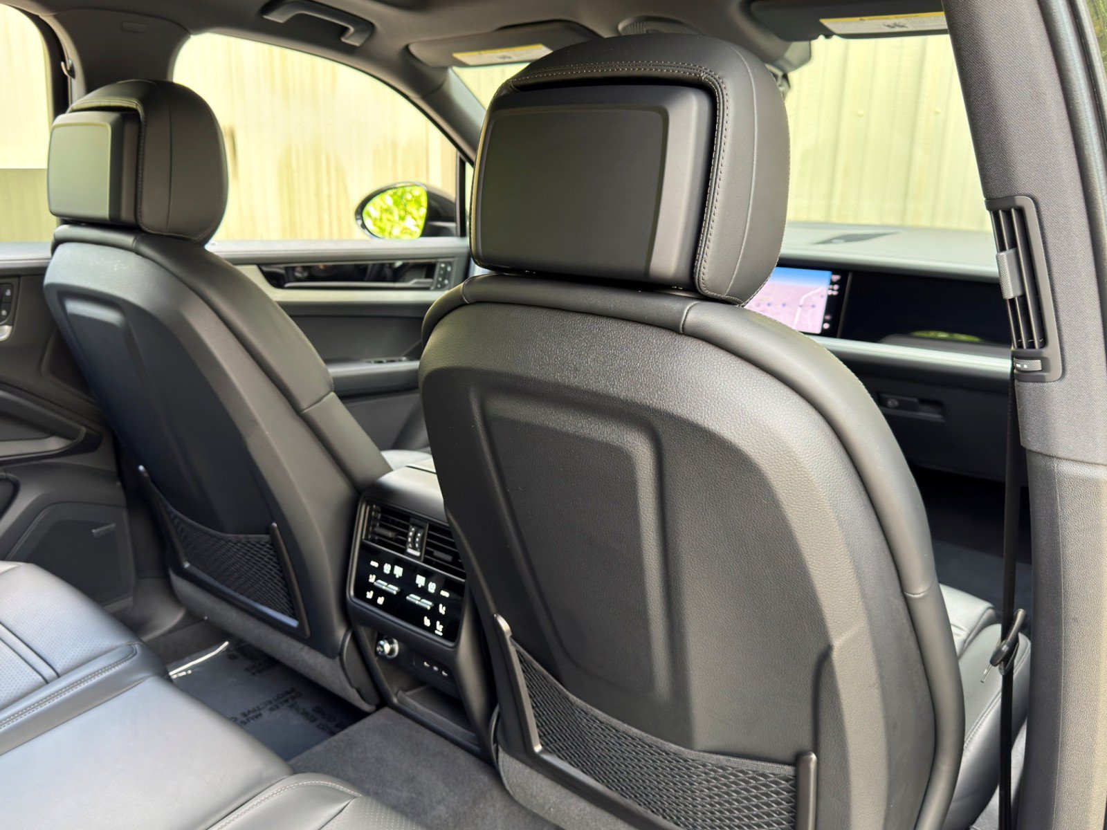 Used 2025 Porsche Cayenne S w/ Premium Package Plus AWD/4WD image 36