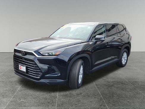 Certified 2025 Toyota Grand Highlander AWD image 3