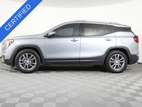 Used 2023 GMC Terrain SLT image 2