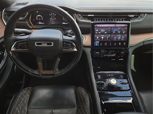 Used 2021 Jeep Grand Cherokee L Summit w/ Luxury Tech Group V image 12