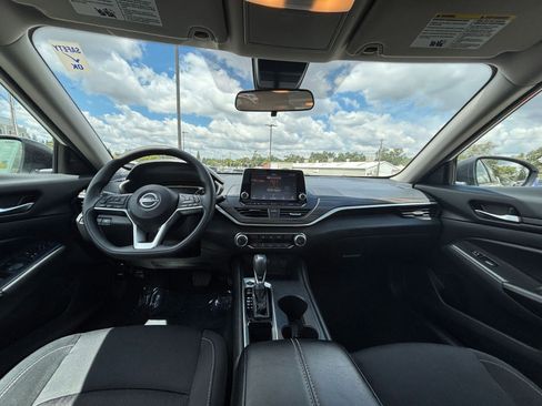 Used 2025 Nissan Altima 2.5 SV FWD image 33