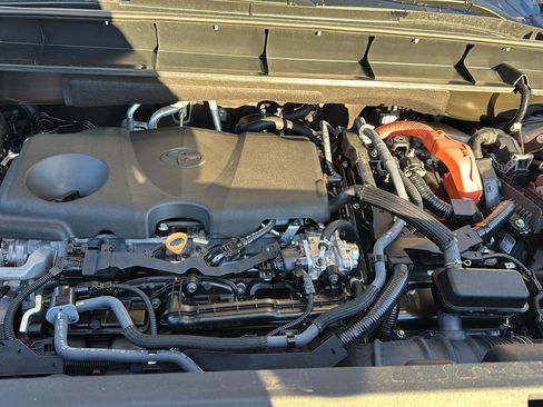 Certified 2024 Toyota Highlander XLE image 32