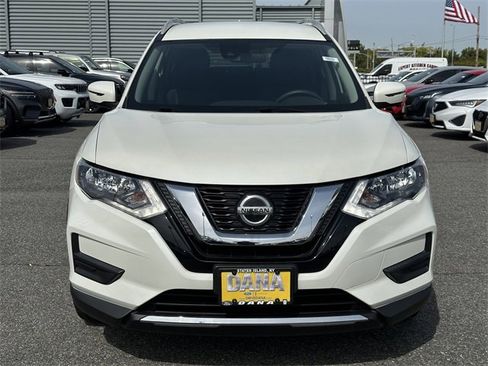 Used 2019 Nissan Rogue SV w/ Premium Package image 2