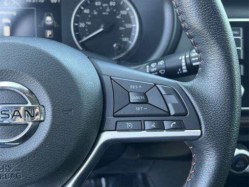 Used 2020 Nissan Kicks SR image 13