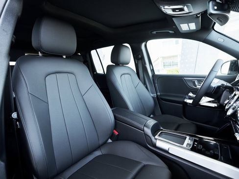 Used 2025 Mercedes-Benz GLB 250 GLB 250 w/ Exclusive Package image 27