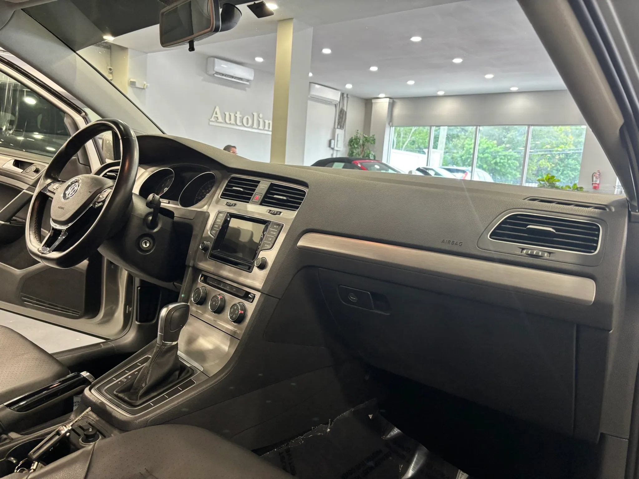Used 2015 Volkswagen Golf S FWD image 21
