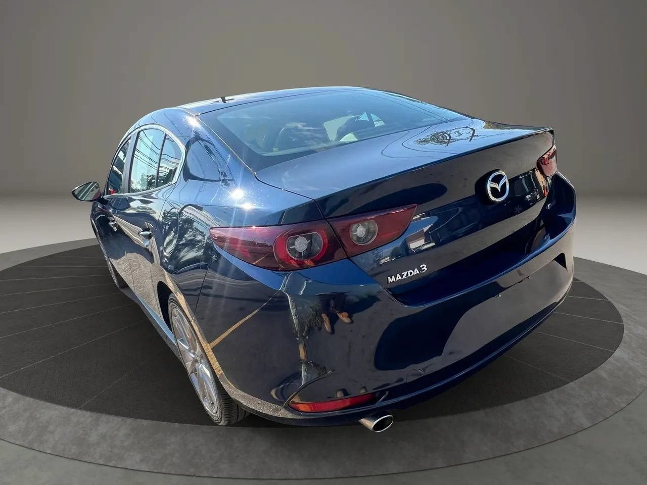 Used 2024 MAZDA MAZDA3 s FWD image 3