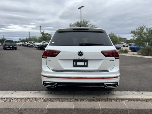 Used 2022 Volkswagen Tiguan SEL R-Line image 4