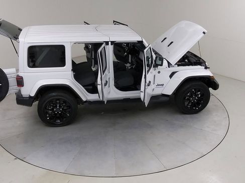 Used 2025 Jeep Wrangler Unlimited Sahara AWD/4WD image 47