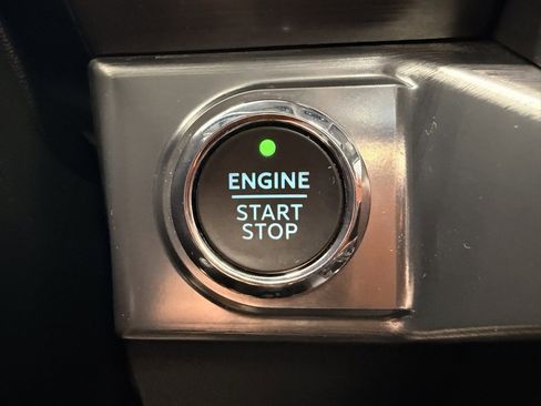 Used 2023 Ford F150 Lariat w/ Equipment Group 502A High image 39