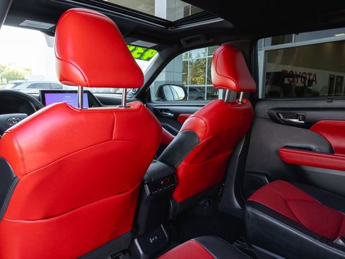 Certified 2024 Toyota Highlander XSE image 25