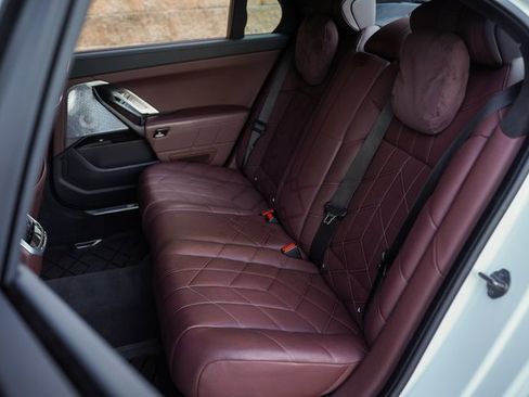 Used 2023 BMW i7 xDrive60 image 23