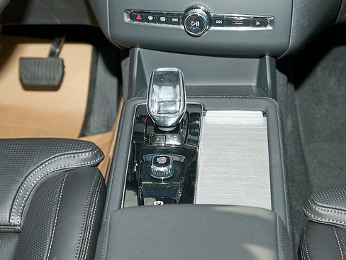 New 2026 Volvo XC90 B5 Ultra w/ Protection Package image 32