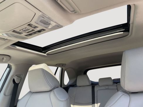Used 2019 Toyota RAV4 XLE FWD image 4