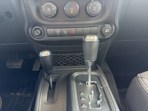 Used 2018 Jeep Wrangler Unlimited Sport S AWD/4WD image 15