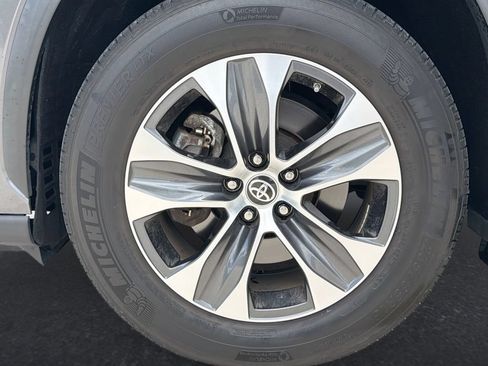 Used 2023 Toyota Highlander XLE FWD image 31