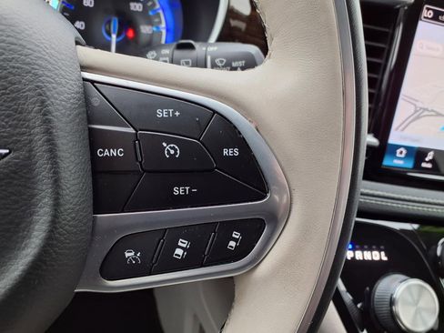 Certified 2021 Chrysler Pacifica Limited AWD/4WD image 14