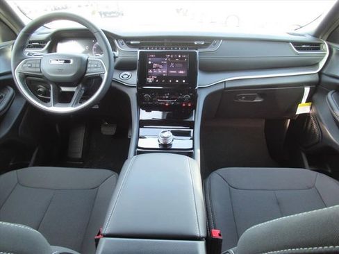 New 2026 Jeep Grand Cherokee L 4WD image 12