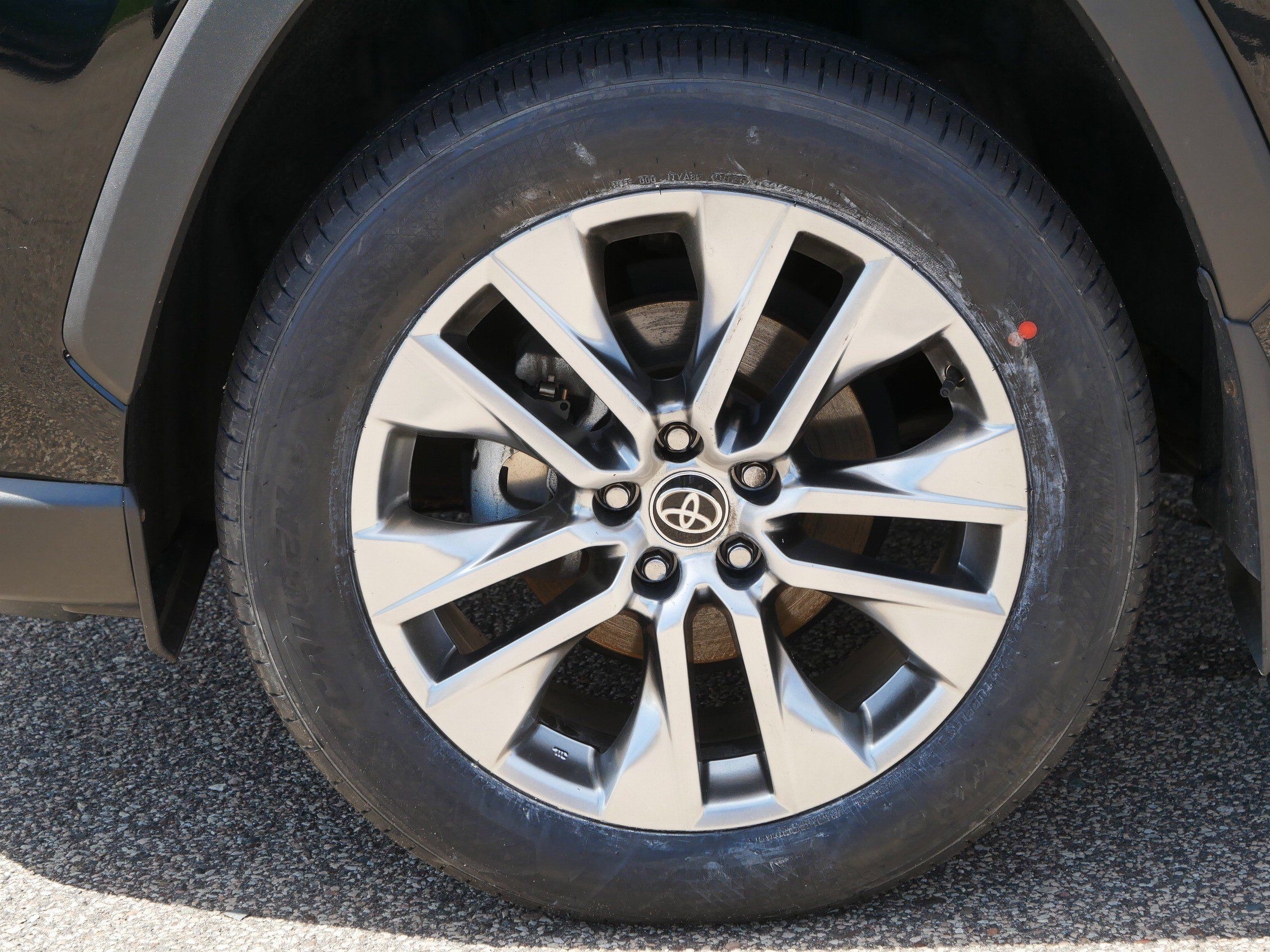 Used 2021 Toyota RAV4 XLE Premium AWD/4WD image 9