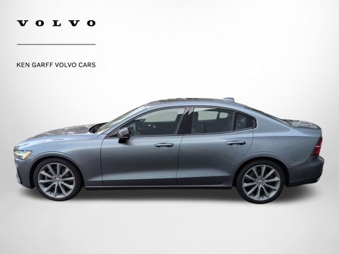 Used 2021 Volvo S60 T5 Momentum w/ Advanced Package image 7