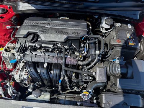 Used 2025 Hyundai Elantra Sport FWD image 32