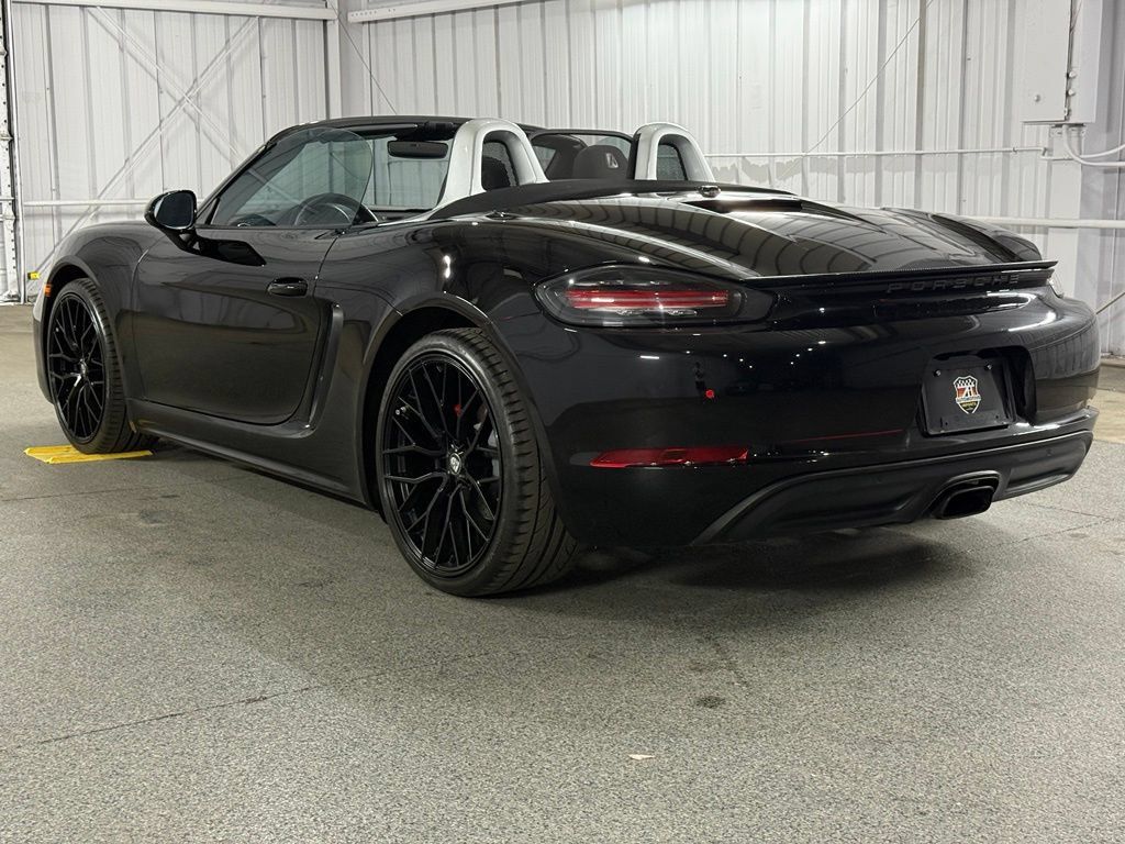 Used 2018 Porsche 718 Boxster RWD image 9