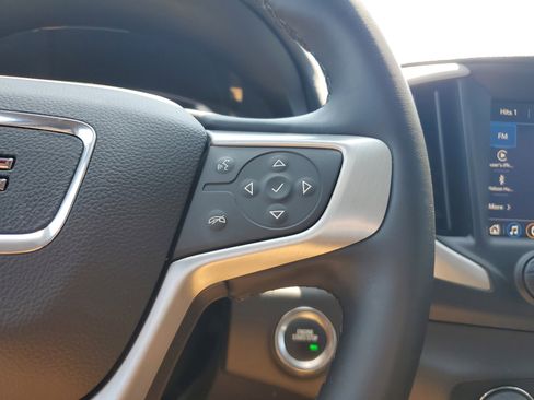 Used 2024 GMC Terrain SLT image 25