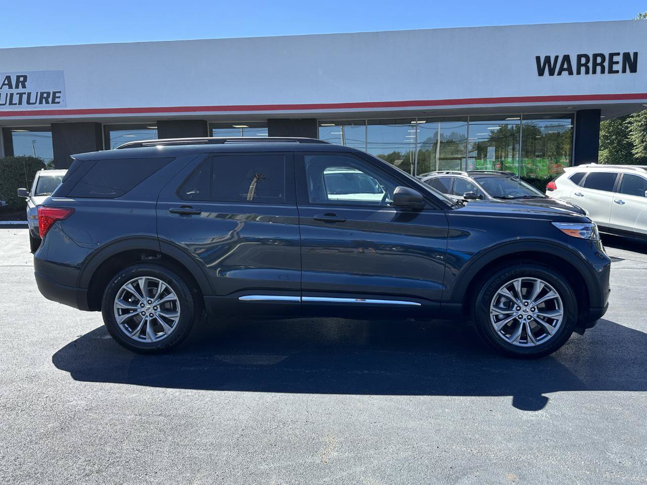 Used 2022 Ford Explorer XLT w/ Equipment Group 202A AWD/4WD image 16