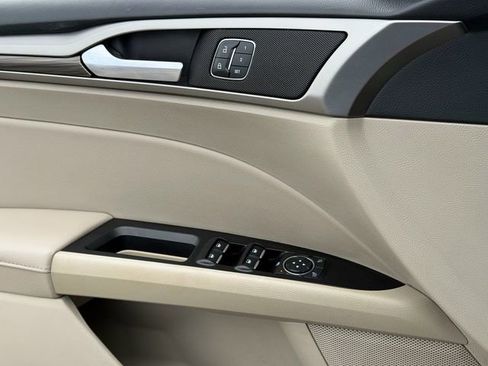 Certified 2017 Ford Fusion SE w/ Fusion SE Technology Package FWD image 25