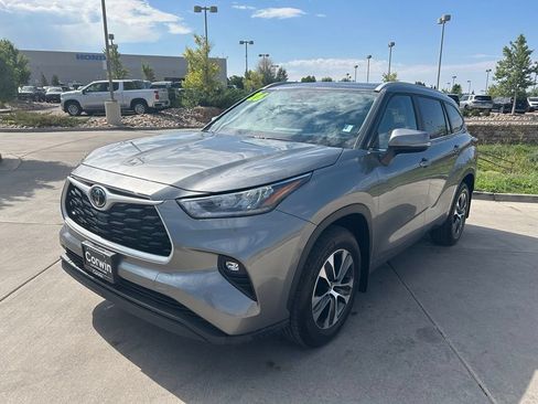 Used 2026 Toyota Highlander XLE AWD/4WD image 3