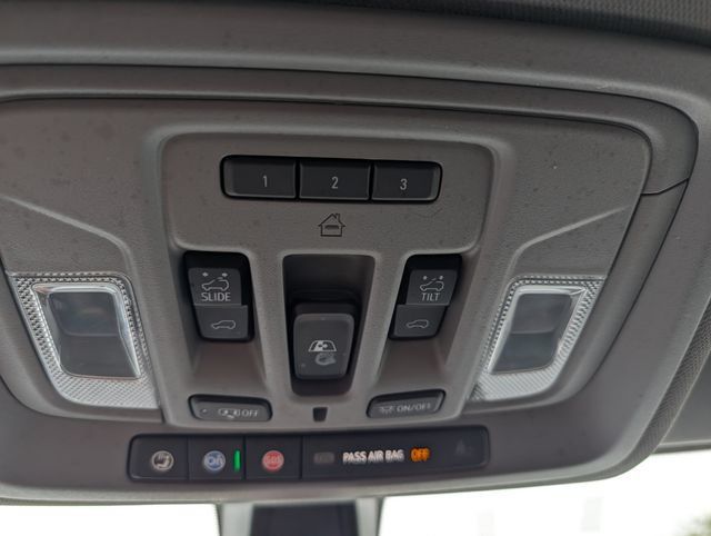 Used 2022 Chevrolet Silverado 1500 RST AWD/4WD image 33