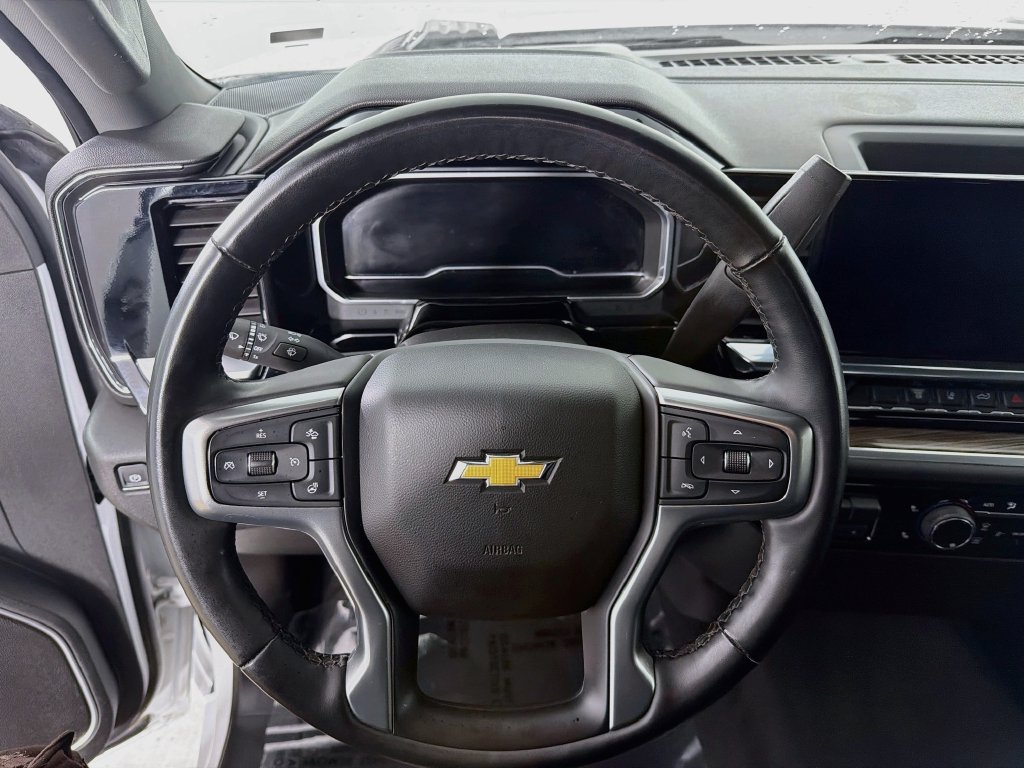 Used 2025 Chevrolet Silverado 2500 LT w/ Convenience Package AWD/4WD image 11