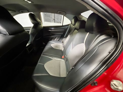 Used 2020 Toyota Camry SE image 25