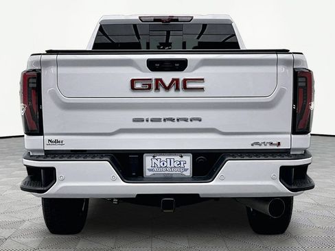 Used 2024 GMC Sierra 2500 AT4 w/ AT4 Premium Plus Package AWD/4WD image 4