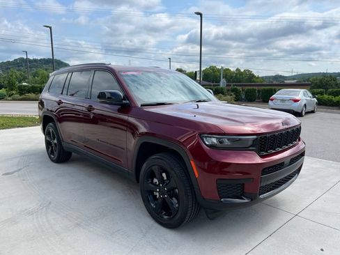 Used 2025 Jeep Grand Cherokee L Altitude AWD/4WD image 31