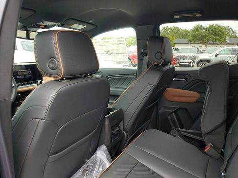 New 2026 GMC Canyon AT4 w/ AT4 Premium Package AWD/4WD image 10