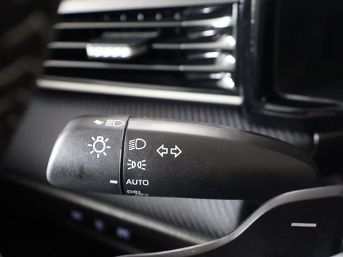 Used 2025 Toyota Camry SE image 34