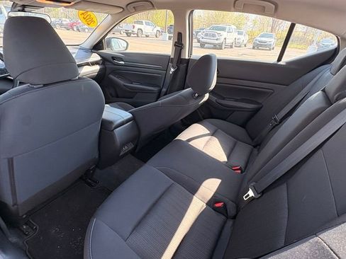 Used 2024 Nissan Altima 2.5 SV FWD image 13