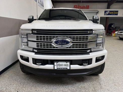 Used 2019 Ford F250 Platinum w/ Platinum Ultimate Package image 2