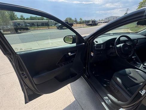 Used 2017 Kia Niro FWD image 9