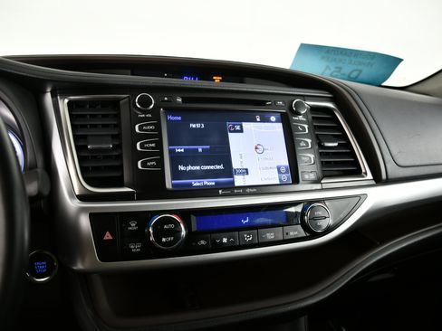 Used 2016 Toyota Highlander XLE image 26