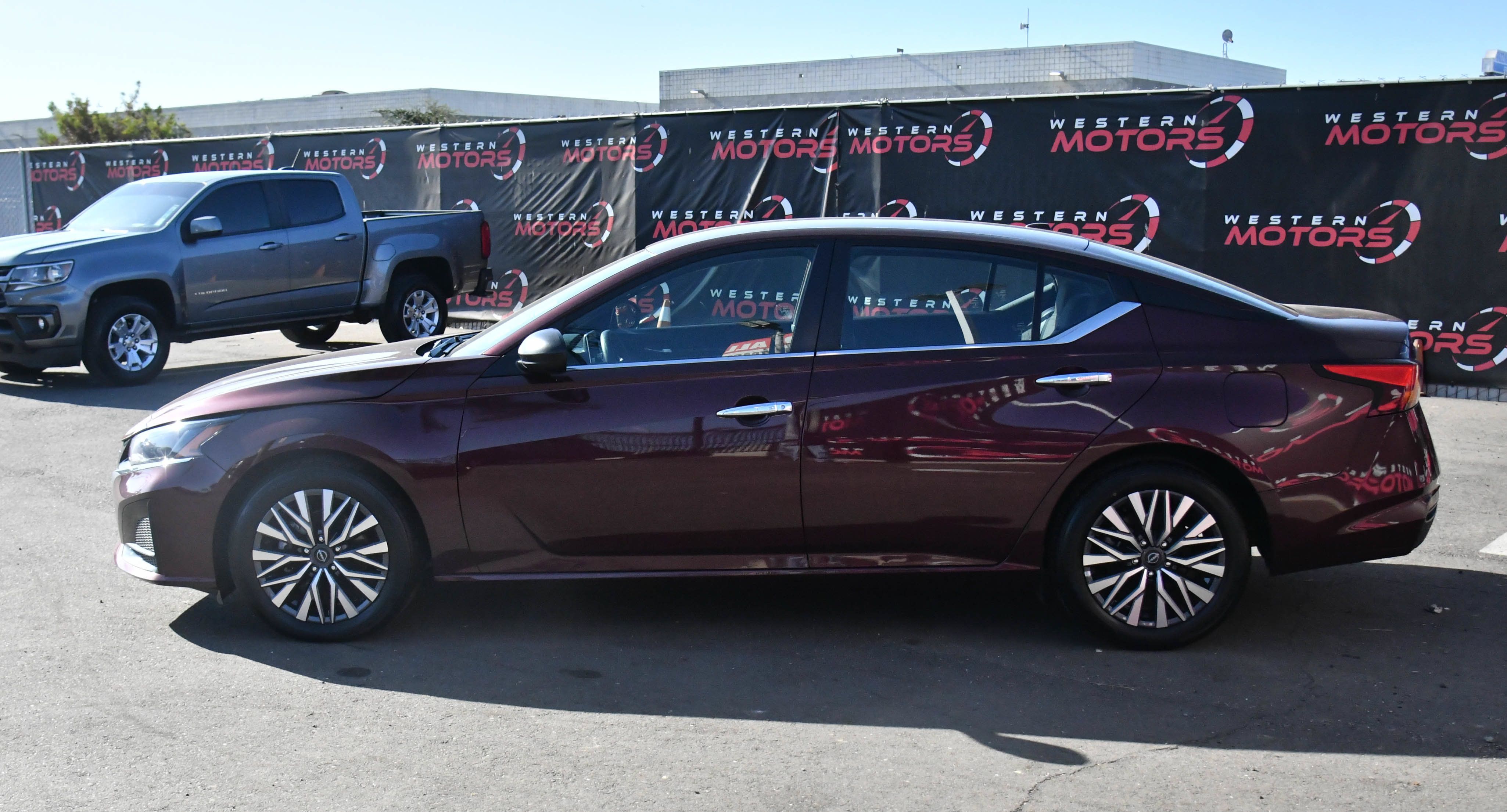 Used 2025 Nissan Altima 2.5 SV FWD image 4